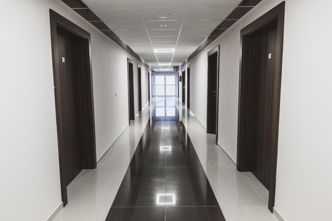 Czarno Na Bialym Hotel คราคูฟ ภายนอก รูปภาพ