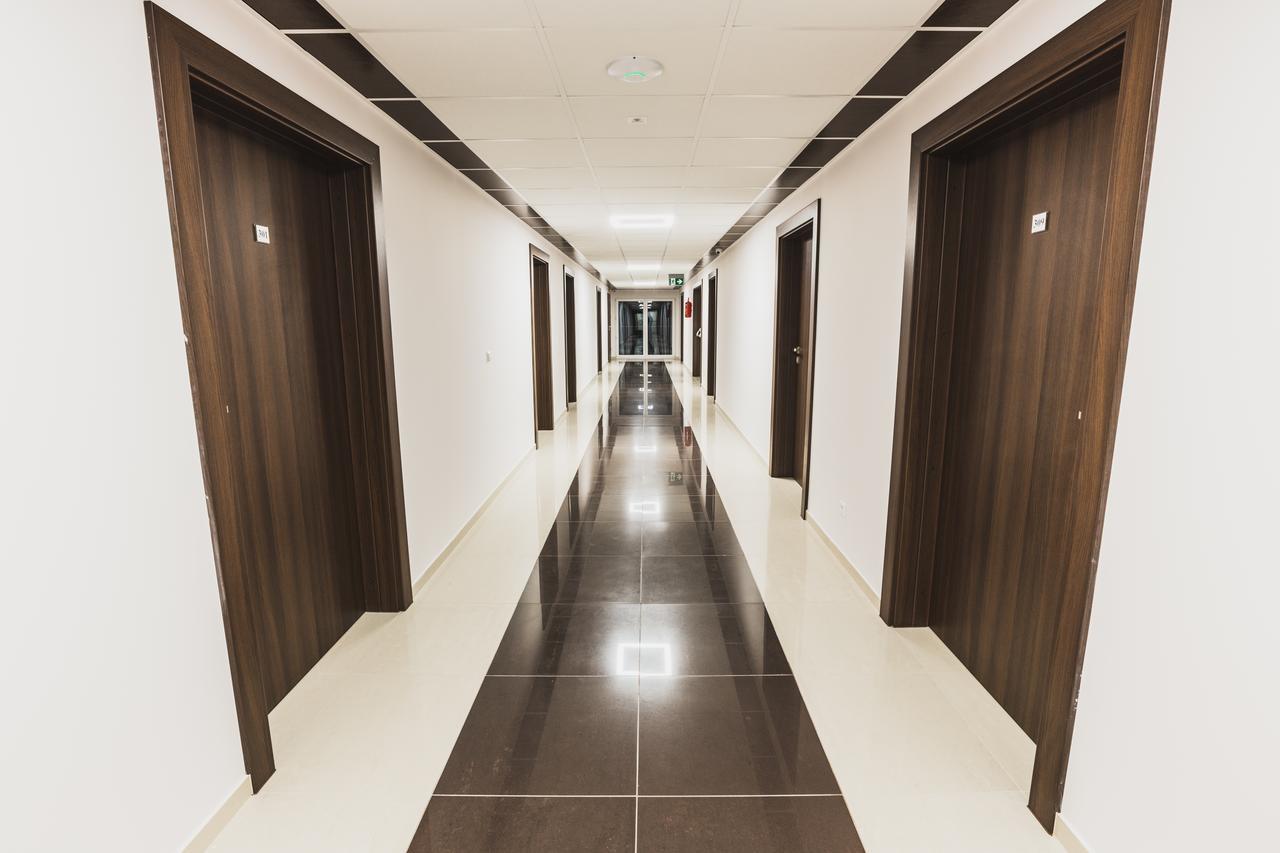 Czarno Na Bialym Hotel คราคูฟ ภายนอก รูปภาพ