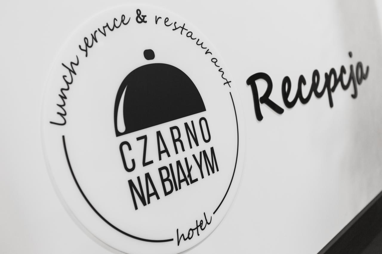 Czarno Na Bialym Hotel คราคูฟ ภายนอก รูปภาพ