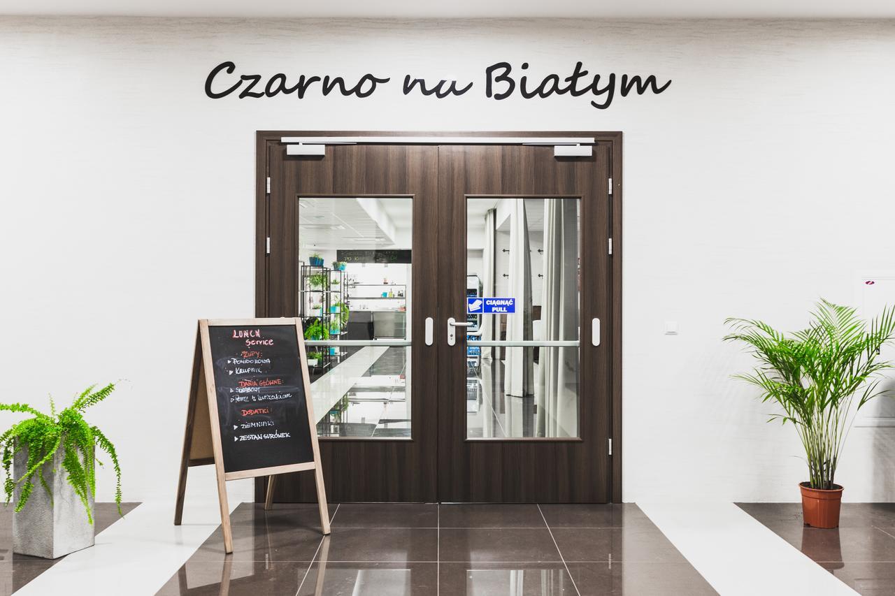 Czarno Na Bialym Hotel คราคูฟ ภายนอก รูปภาพ