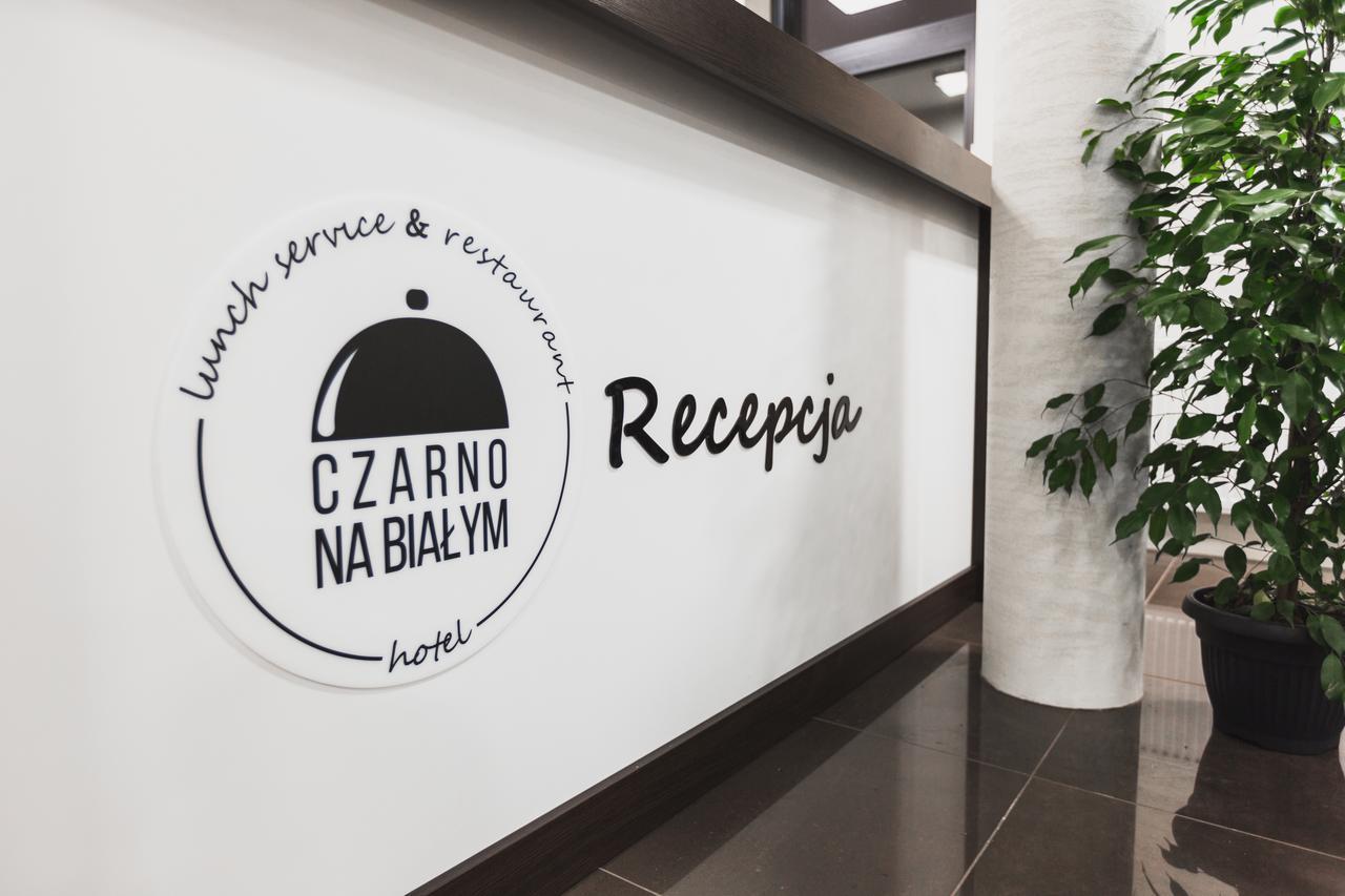 Czarno Na Bialym Hotel คราคูฟ ภายนอก รูปภาพ