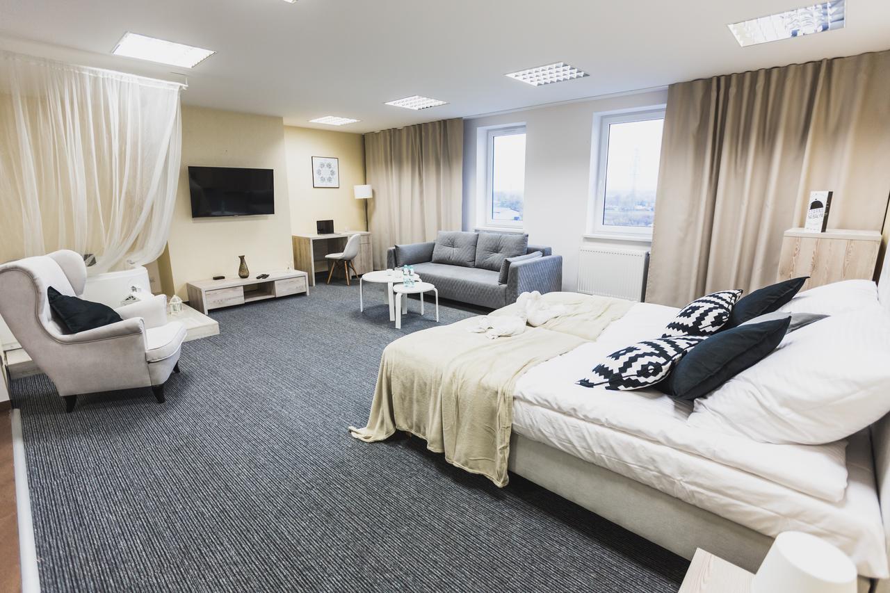Czarno Na Bialym Hotel คราคูฟ ภายนอก รูปภาพ