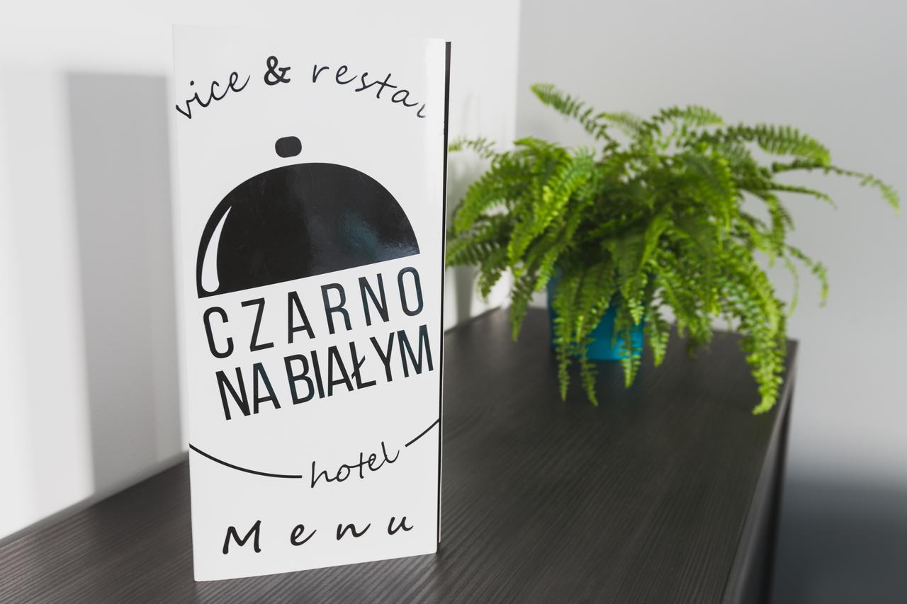 Czarno Na Bialym Hotel คราคูฟ ภายนอก รูปภาพ