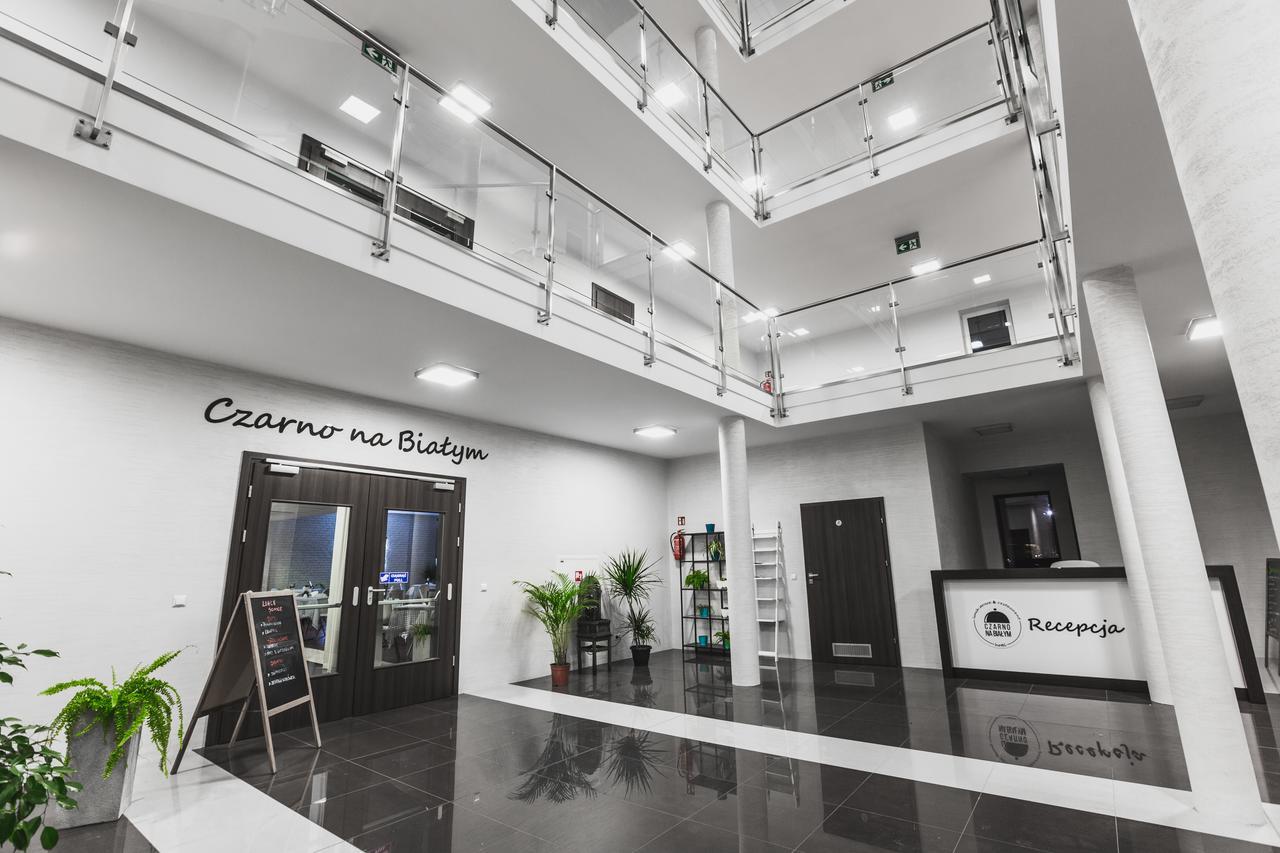 Czarno Na Bialym Hotel คราคูฟ ภายนอก รูปภาพ