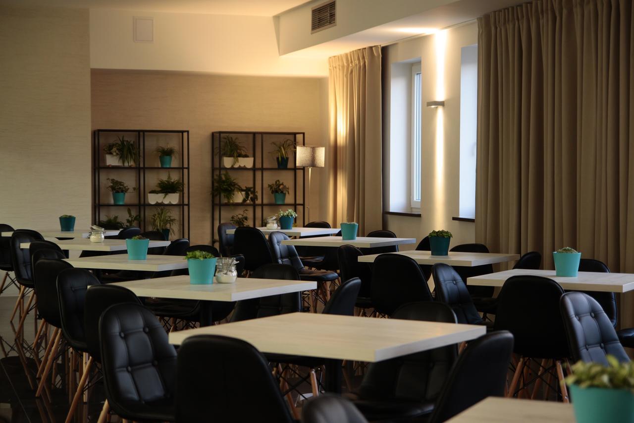 Czarno Na Bialym Hotel คราคูฟ ภายนอก รูปภาพ