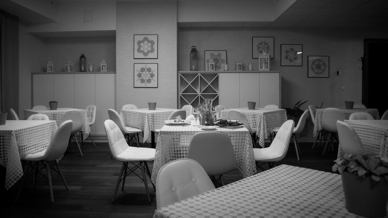 Czarno Na Bialym Hotel คราคูฟ ภายนอก รูปภาพ